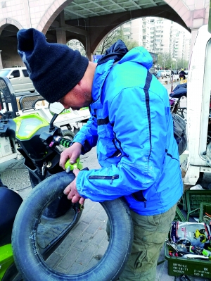 人物:何德玉 入行:5年 地点:天通西苑  点击进入下一页