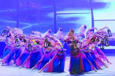 中国侨网大型情景音画《向大?！?。本报记者 周明太 摄