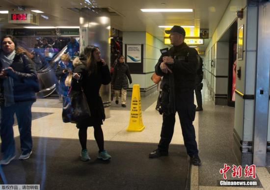 当地时间12月11日上午，美国纽约曼哈顿时报广场附近的港务局巴士终点站疑发生爆炸，一名嫌犯被捕。