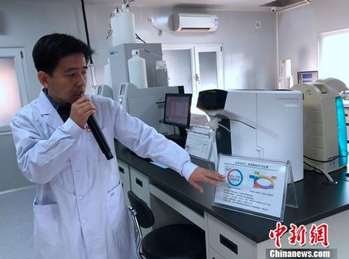 最新数据显示，截至11月底，今年北京市PM2.5累计浓度为每立方米58微克，同比降幅13.4%，较2013年同期下降35.6%。<a target='_blank' href='http://www.chinanews.com/'>中新社</a>记者 阮煜琳 摄