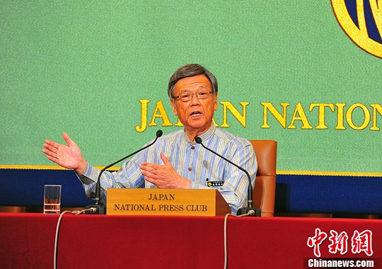 冲绳县知事翁长雄志5月20日在东京的日本记者俱乐部举行记者会，再度强调将力阻美军普天间机场撤出后搬迁至同为冲绳境内的边野古地区。<a target='_blank' href='http://www.chinanews.com/'>中新社</a>发 王健 摄