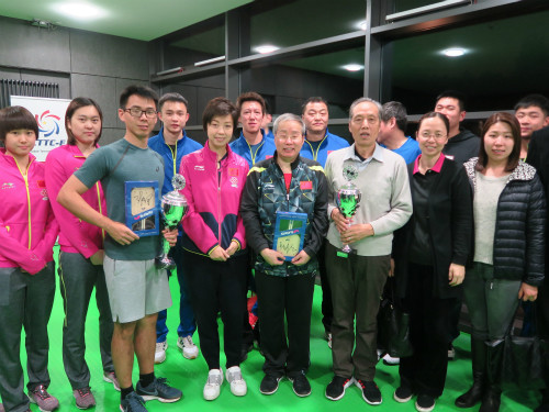 获奖者合影。