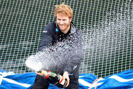 贾巴特环球成功后庆祝。(图片来源:法新社) 点击进入下一页