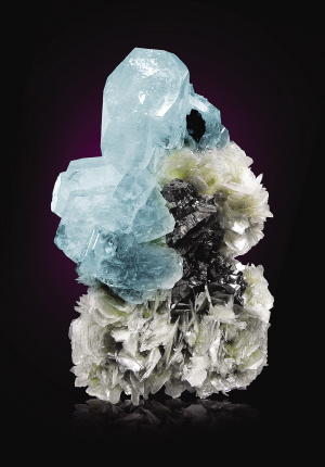 海蓝宝与锡石和云母共生   收藏:郑建蓉