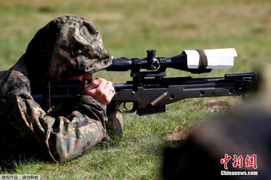 当地时间9月13日，北约多国士兵在立陶宛Rukla参加联合射击比赛。图为立陶宛士兵参加比赛。