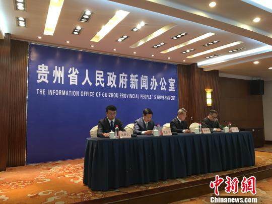 发布会现场?！×跖?摄