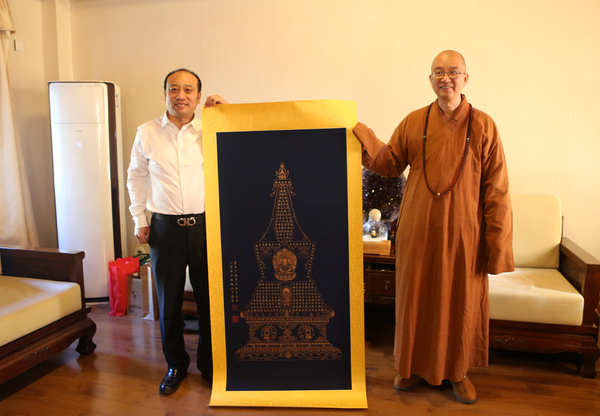 2郭凯歌向北京龙泉寺赠送书法作品《小楷宝塔心经》 2郭凯歌向北京龙泉寺赠送书法作品《小楷宝塔心经》