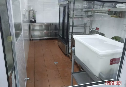 因老鼠关停的海底捞重开 员工:每桌都能看后厨画面