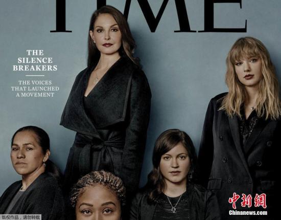 10月初，《纽约时报》曝光好莱坞金牌制片人哈维·温斯坦涉嫌性骚扰多名女性，这一丑闻随后多个西方国家引发大规模揭发各行业性骚扰现象的网络风潮。在美国，从影视圈到国会山，再到多个州的地方议会，一大批重量级人物“应声倒下”。英国媒体也曝出多宗政界性丑闻。与媒体揭发同步，好莱坞女演员阿莉萨·米拉诺在社交媒体上发起“我也是”话题，号召性骚扰受害者公开自己曾遭受的伤痛。