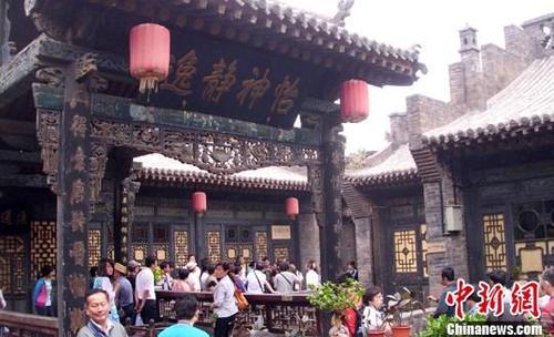 资料图：山西平遥古城有2700多年历史，乔家大院是附近著名景点。中新社发 钱兴强 摄