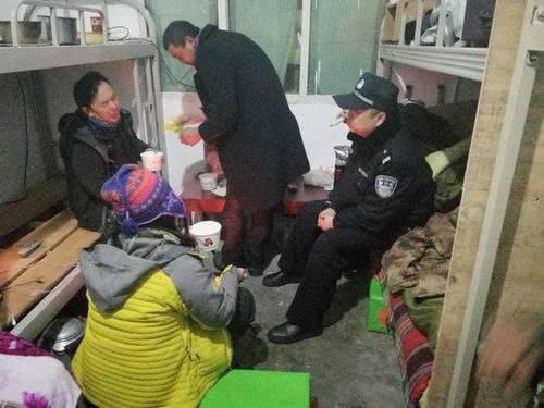 驴友穿越原始森林被困 向导提前离开:剩下的路不远