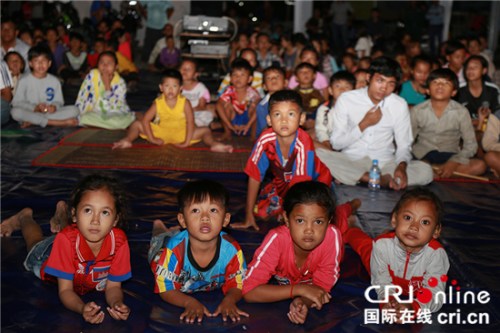 “露天电影院——第二届中柬优秀电影巡映”活动走进柬埔寨柴桢省。