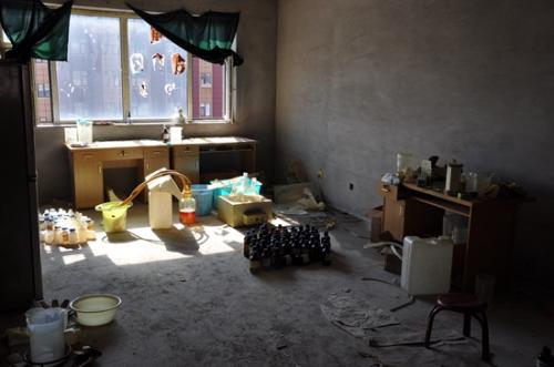 林松的“制毒工厂”(警方供图)   林松的“制毒工厂”(警方供图)