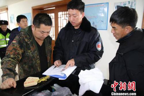 责令赵家大院停业整顿 赵冬梅 摄 责令赵家大院停业整顿 赵冬梅 摄