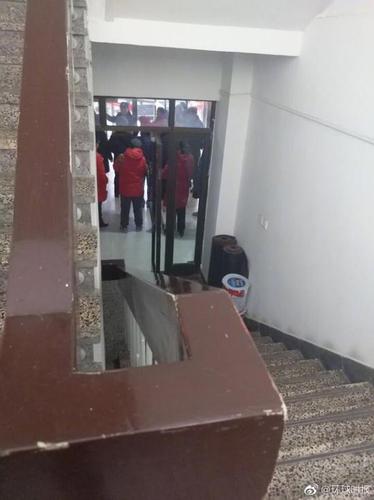 爱狗人士围堵湖南驻京办:为长沙遭扑杀狗讨说法