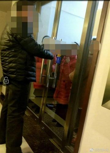 爱狗人士围堵湖南驻京办:为长沙遭扑杀狗讨说法