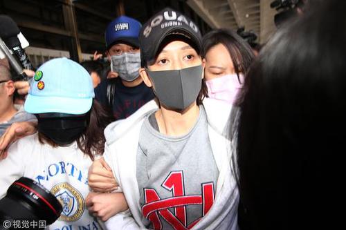 陈乔恩买夜宵酒驾被抓 网民:台湾连外卖都没有？