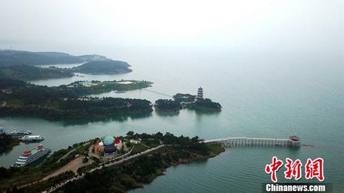 资料图：南水北调中线工程渠首，河南省淅川县丹江口水库。<a target='_blank' href='http://www.chinanews.com/'>中新社</a>记者 王中举 摄