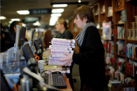 曝特朗普猛料新书在美火爆 白宫人员:一本垃圾书