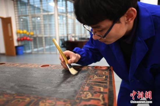 修复工作现场。安源 摄