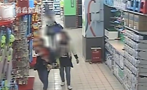 f9d1184fb4a9eee33e9db546544b4cb2.png 祖孙三代跨省疯狂盗窃超市奶粉 全靠孩子打掩护