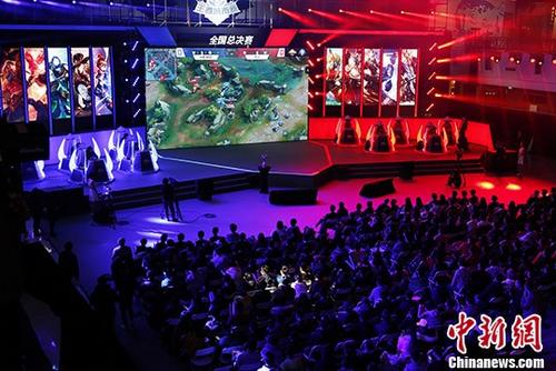 资料图:电竞选手在比赛中。 <a target='_blank' href='http://www.chinanews.com/'>中新社</a>记者 李慧思 摄 点击进入下一页