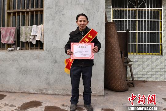 叙永6旬翁：3次悲剧打不垮奋斗成为“脱贫明星”