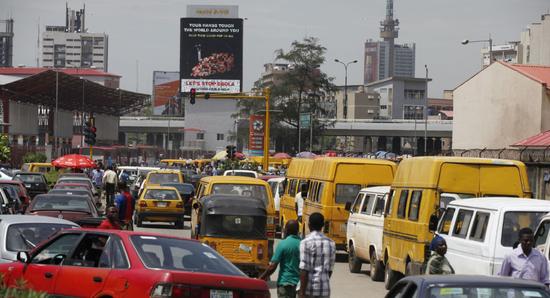 尼日利亚2名美国和加拿大公民被绑架 护送警察身亡