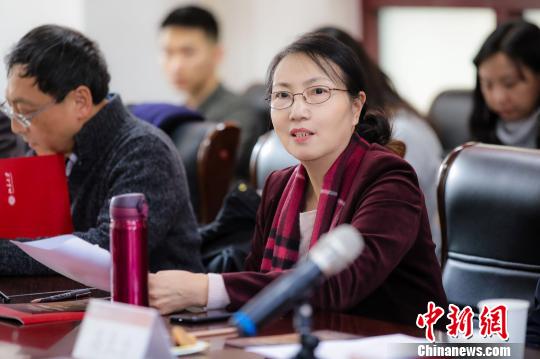 北京大学新闻与传播学院副院长俞虹发言?！≈靼旆焦┩? longdesc=