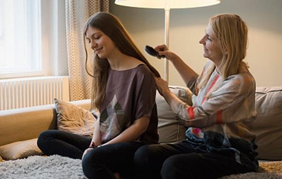 女性头发掉的厉害怎么办？快学护理方法