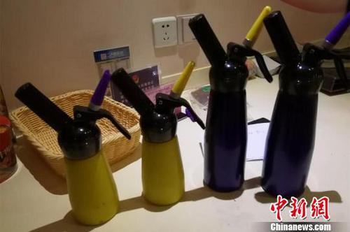 浙江三人因吸食笑气被拘警方:危害性与吸毒无异
