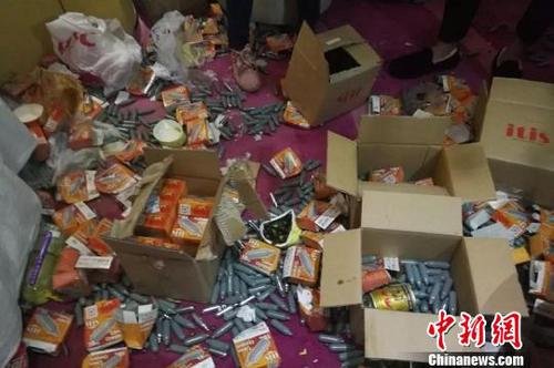 警方查获吸食笑气现场 德清公安提供 警方查获吸食笑气现场 德清公安提供