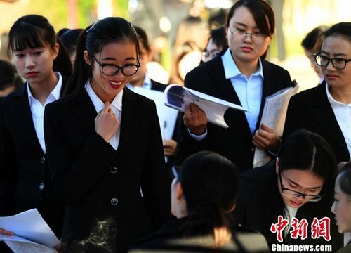 资料图：招聘会。<a target='_blank' href='http://www.chinanews.com/'>中新社</a>记者 李进红 摄