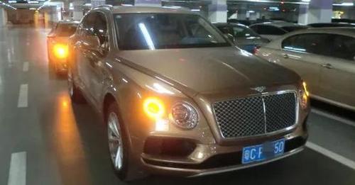 尾号888宝马剐蹭400万宾利 天价赔偿吓坏女司机