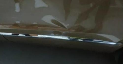 尾号888宝马剐蹭400万宾利 天价赔偿吓坏女司机