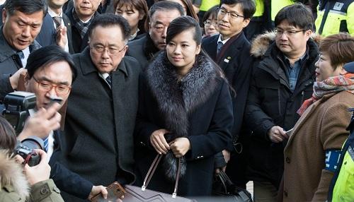 朝鲜艺术团先遣队返国 外媒:玄松月称“感觉演出会成功”_《参考消息》官方网站