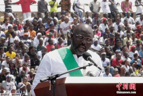 当地时间1月22日，前世界足球先生乔治·维阿宣誓就任利比里亚第25任总统。