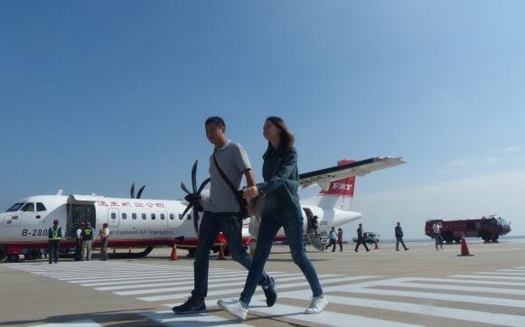 台当局卡住两岸春节航班 称必要时出动军机运输