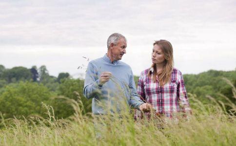 老人如何预防骨折 注意5个生活细节 老人如何预防骨折 老人怎么预防骨折 老人骨折怎么办