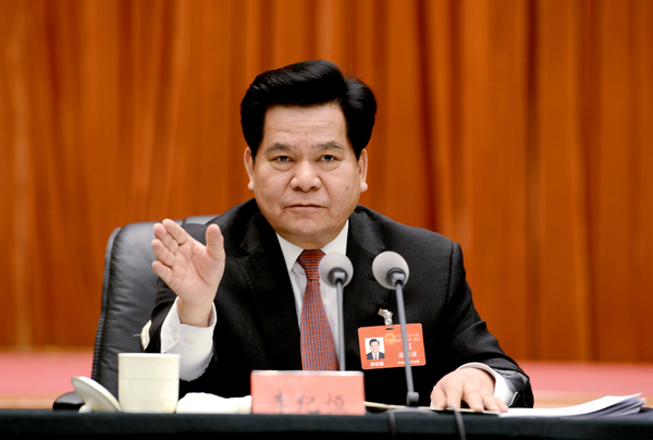 02.自治区党委书记李纪恒来到政协经济界河工商联届联组会参与讨论，听取委员建议，并在会上作发言pg