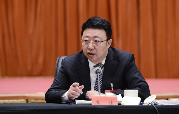 07.自治区党委副书记政法委书记，内蒙古自治区十二届一次会议主席团常务主席李佳来到政协经济界河工商联届联组会参与讨论，听取委员建议，并在会上作发言jpg