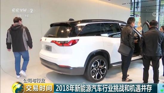 各地新能源汽车4S店被挤爆 有人一口气买了650台车