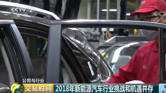 各地新能源汽车4S店被挤爆 有人一口气买了650台车