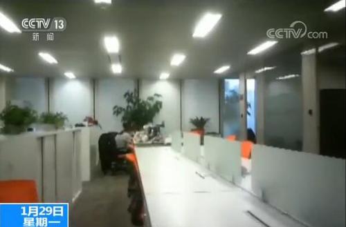 当调查进入第二天，宋某突然失联。同时，整个阜兴集团的办公室人去楼空