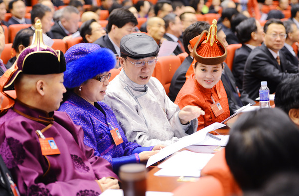 2.会议间隙的交流jpg