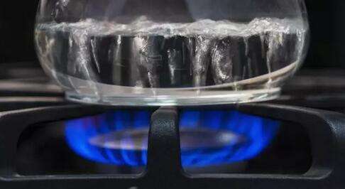 千滚水中亚硝酸盐超标 会致癌？