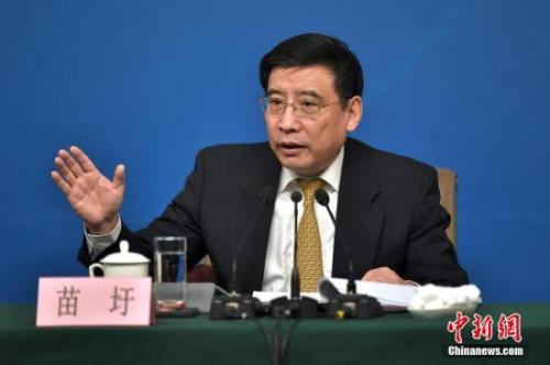 资料图：苗圩。<a target='_blank' href='http://www.chinanews.com/'>中新社</a>记者 金硕 摄