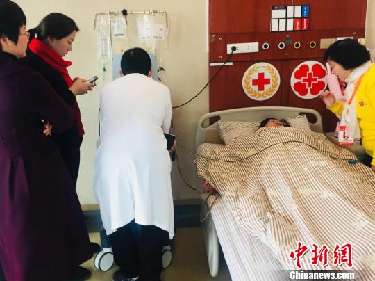 捐献者需要打五天的动员剂之后才能进行造血干细胞的采集 李林蔚 摄 捐献者需要打五天的动员剂之后才能进行造血干细胞的采集 李林蔚 摄