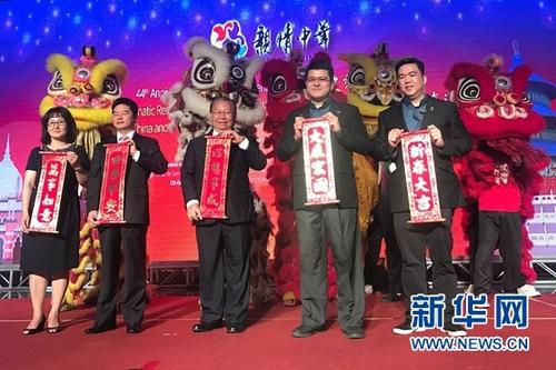 中国侨网与会贵宾集体拜年。