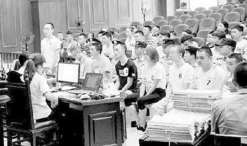 庭审现场 点击进入下一页